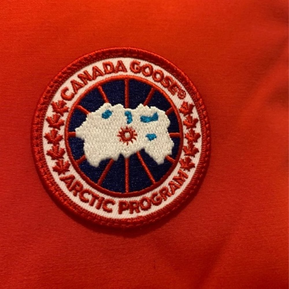 Canada Goose Red Puffer Vest - Picture 4 of 4